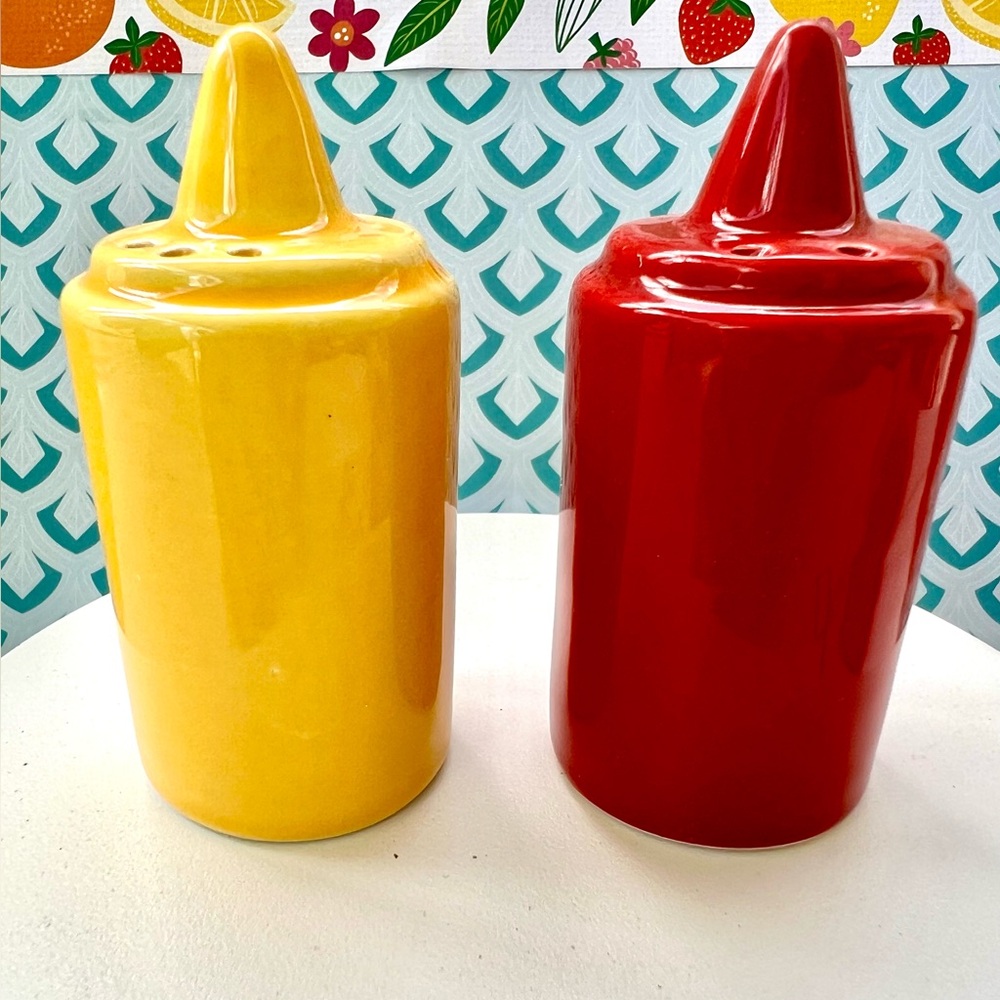 Ceramic Mustard & Ketchup Squeeze Bottles Salt and Pepper Shakers Fun - Picture 6 of 6
